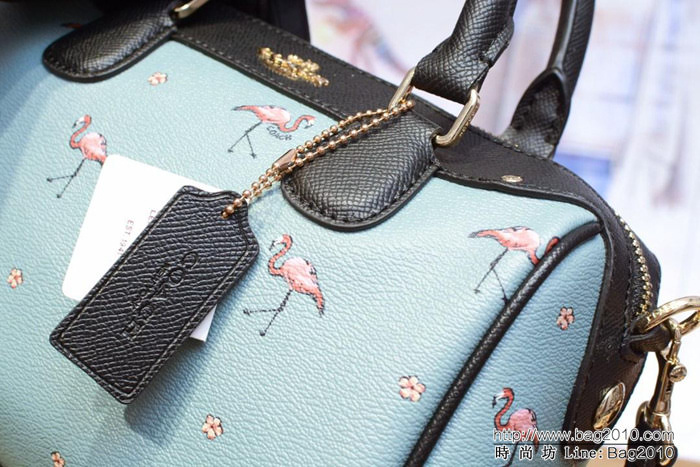 COACH蔻馳 29557新款鯊魚 火烈鳥波士頓系列 枕頭包 手提斜挎包  Chz1370
